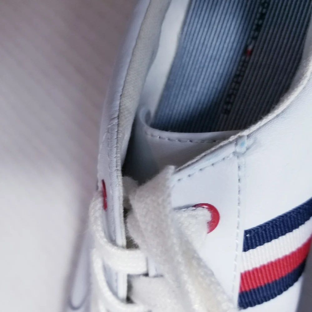TOMMY HILFIGER KID'S SNEAKERS SIZE 3